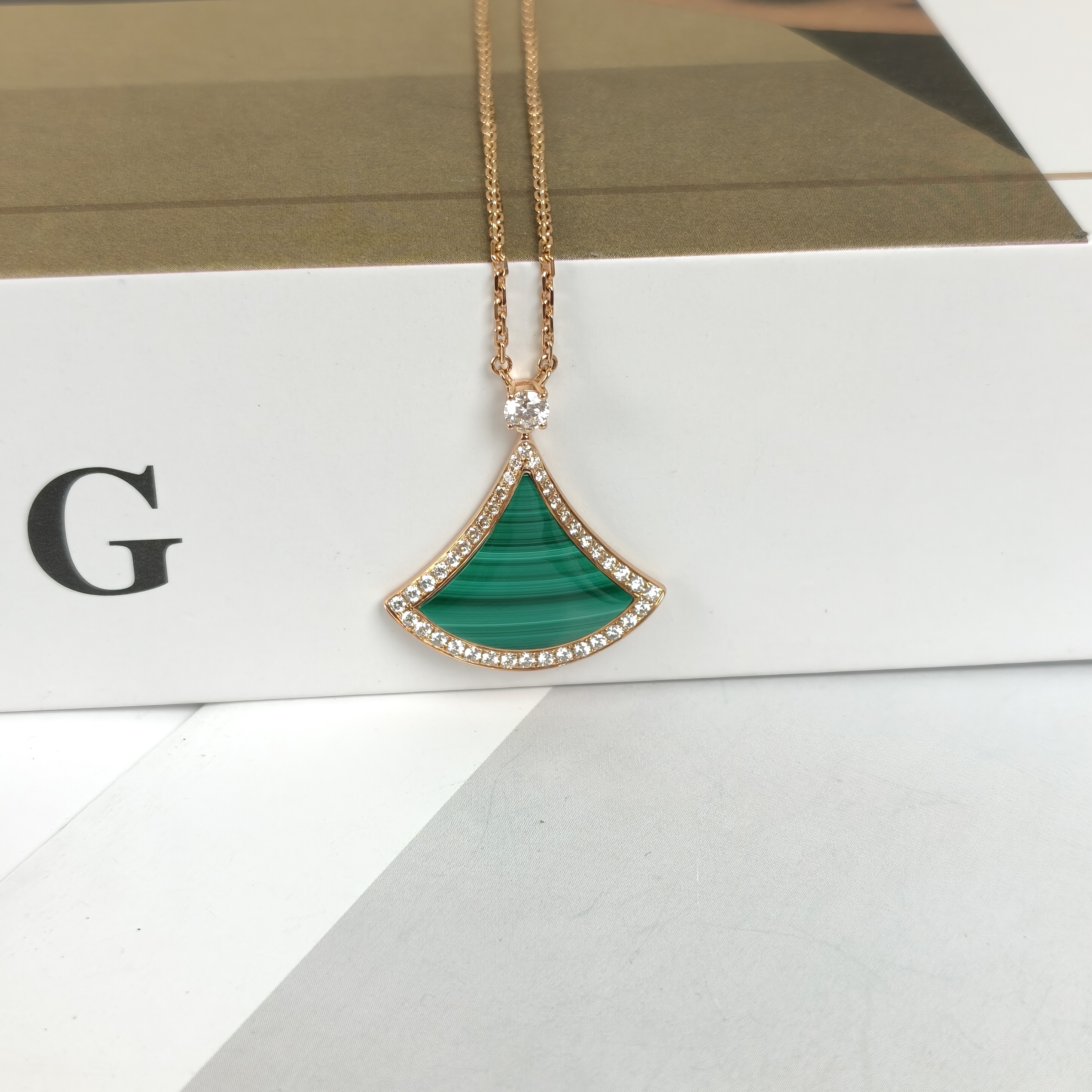 Bvlgari Divas'Dream Pavé Diamond Necklace 18k Rose Gold · Authenticity Card · Box · 42㎝ — cover view 8 of 10
