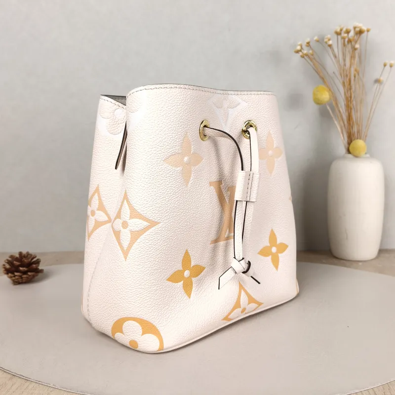 Louis Vuitton Crossbody Bag NÉONOÉ Bucket Bag BB Monogram Empreinte Embossed Calfskin BB 20 × 13 × 20 cm — cover view 4 of 5