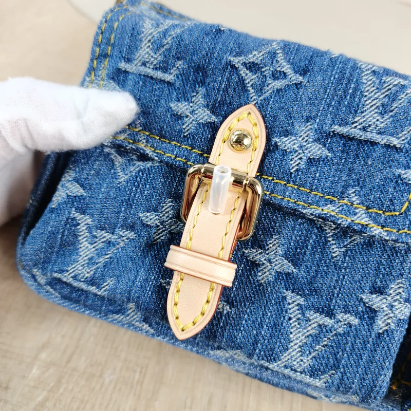 Louis Vuitton Shoulder Bag Pochette Accessories Cargo One Size 23.5 × 3 × 14 cm — detail view 9 of 11