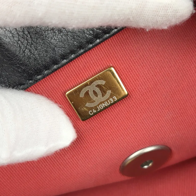 Chanel Crossbody Bag 19Bag Black SL ambskin Small 26 × 9 × 16 cm — detail view 13 of 15