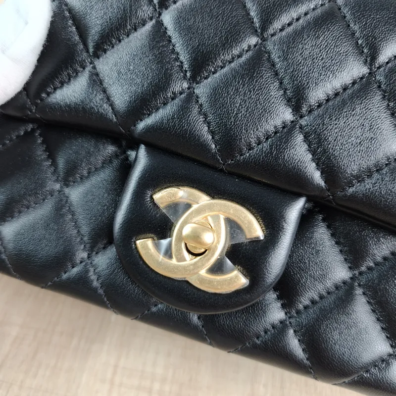 Chanel Crossbody Bag c Black Lambskin Mini 17 × 8 × 13.5 cm — detail view 7 of 13
