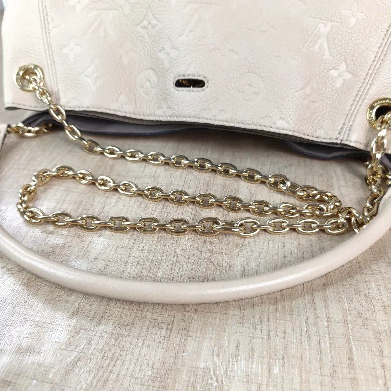 Louis Vuitton Shoulder Bag Anytime Messenger Bag Calfskin Small 34 × 13 × 20 cm — detail view 3 of 11