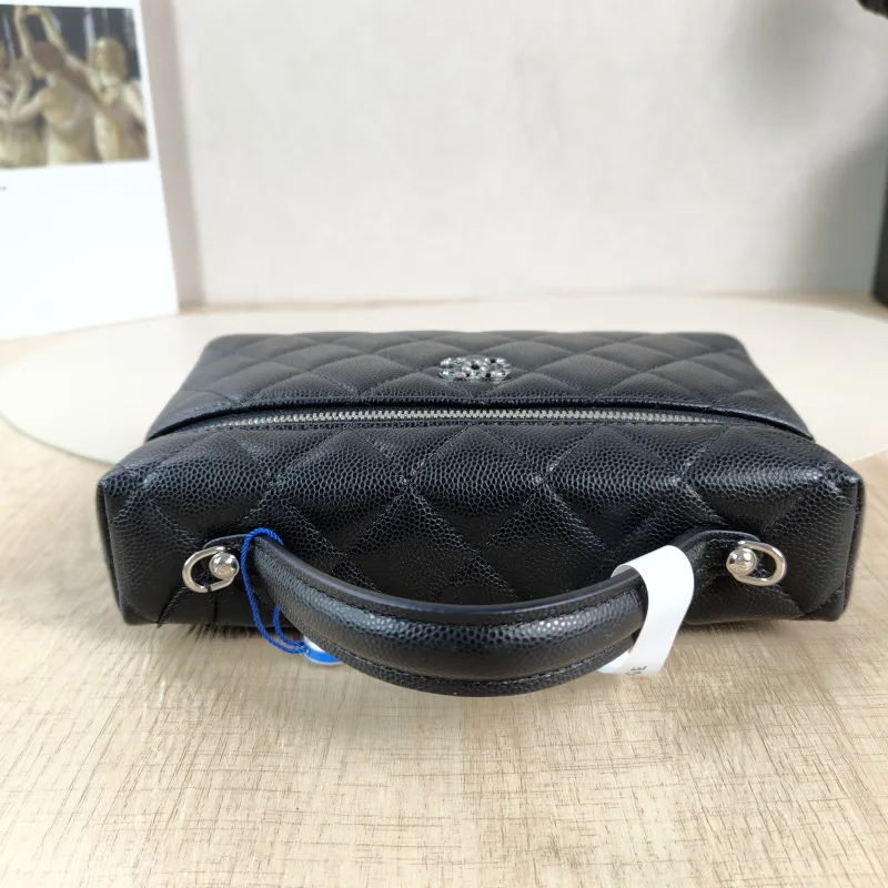 Chanel Crossbody Bag25p logo lp Black Grained Calfskin One Size19.5 × 5 × 17 cm — detail view 7 of 14