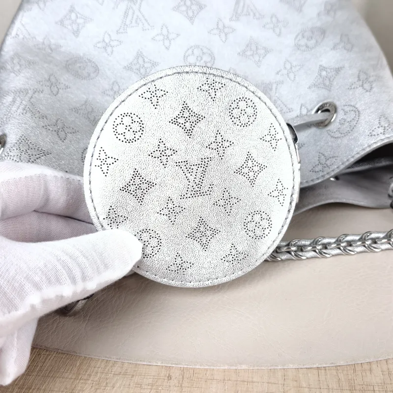 Louis Vuitton Crossbody Bag BELLA White Lambskin One Size 22 × 14 × 19 cm — detail view 11 of 11