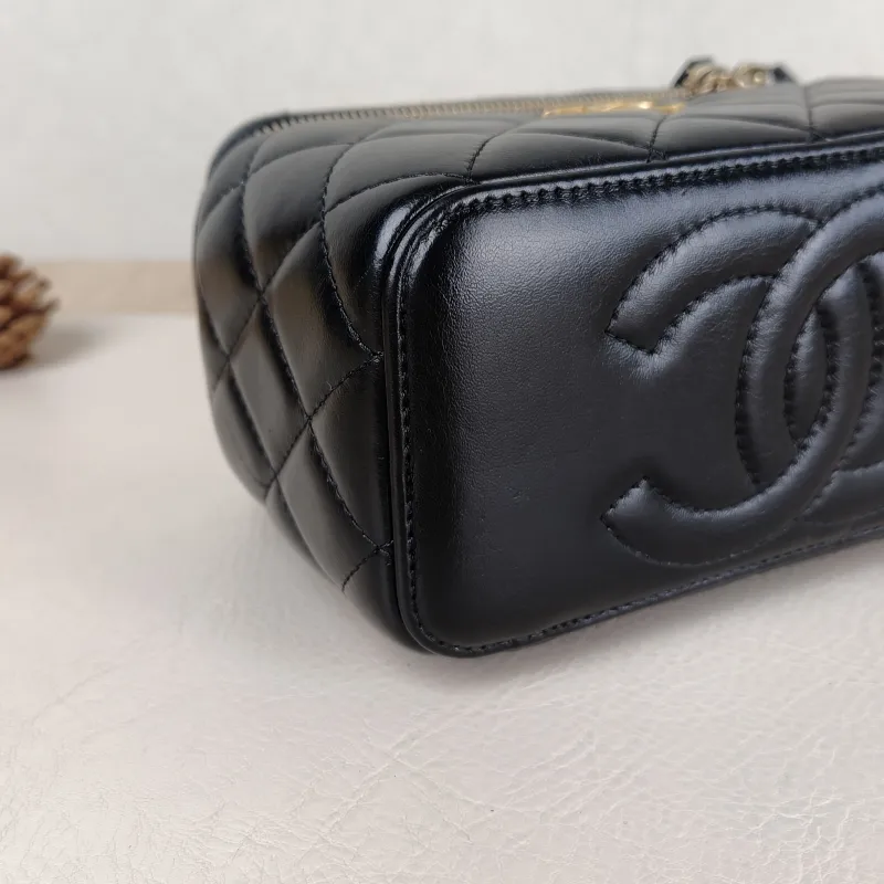 Chanel Crossbody Bag Edition Black Lambskin One Size 16 × 8 × 9.5 cm — detail view 8 of 14