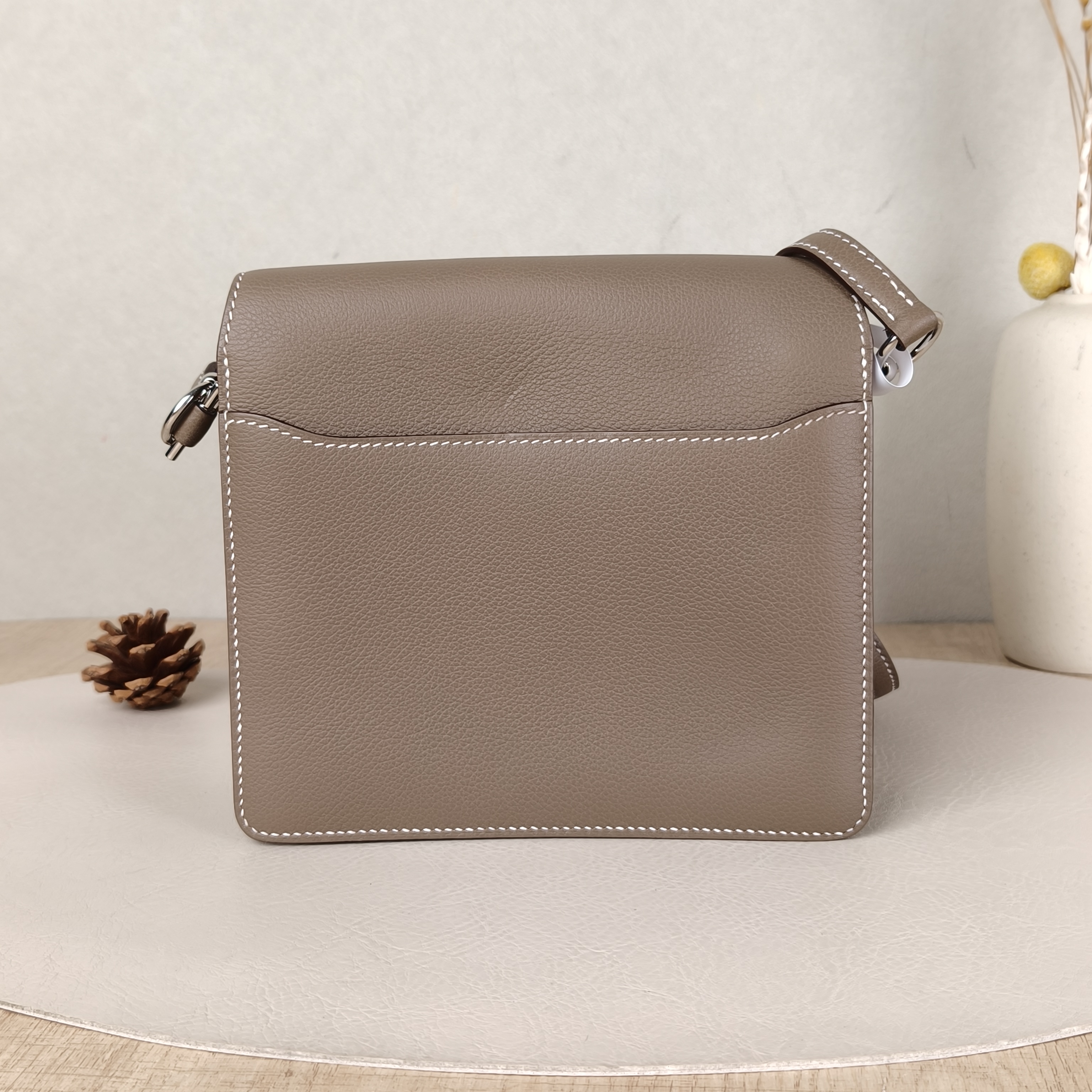 Hermès Crossbody Bag Roulis 19 Evercolor Calfskinmini18 × 6 × 15 cm — cover view 2 of 5