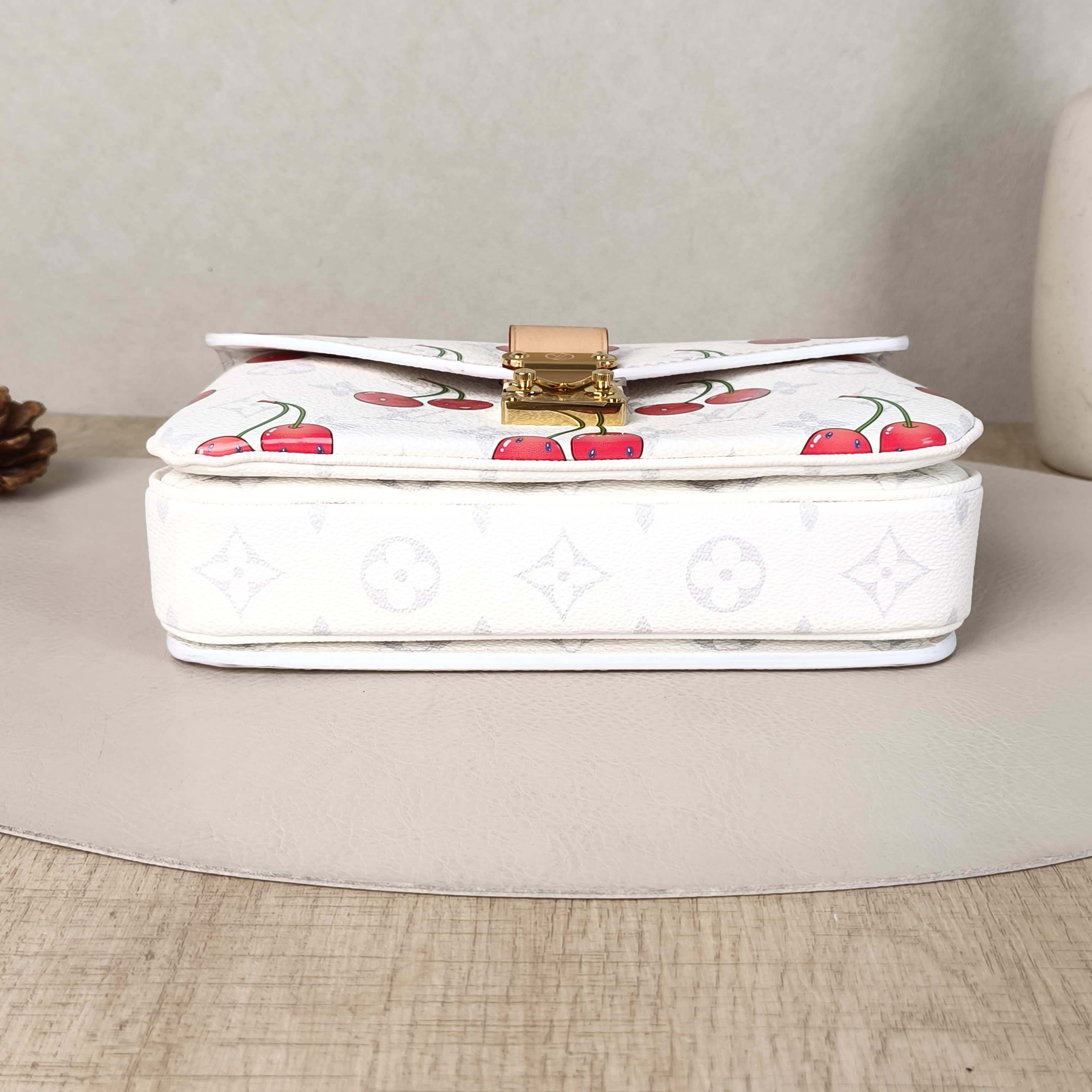 Louis Vuitton Crossbody Bag Pochette Métis East West White · PVC Small21.5 × 6 × 13.5 cm — cover view 3 of 5