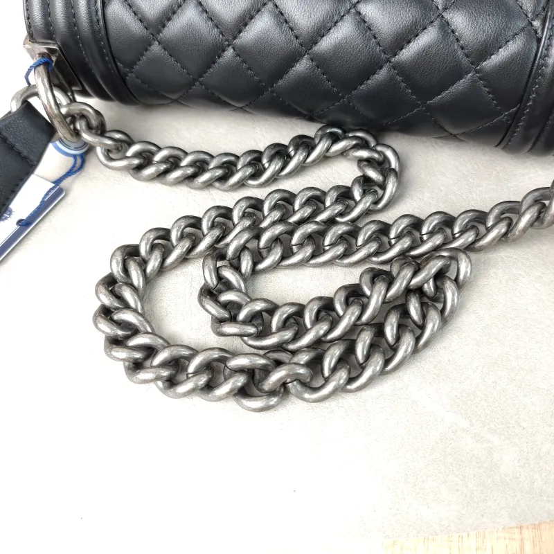 Chanel Crossbody Bag Le Boy​Black Lambskin Small20.5 × 8.5 × 12 cm — detail view 9 of 16