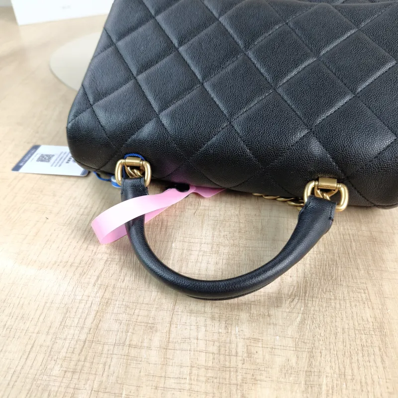 Chanel Crossbody Bag Black with Gold-Tone Hardware Grained Calfskin One Size 22 × 8 × 18 cm — detail view 9 of 14