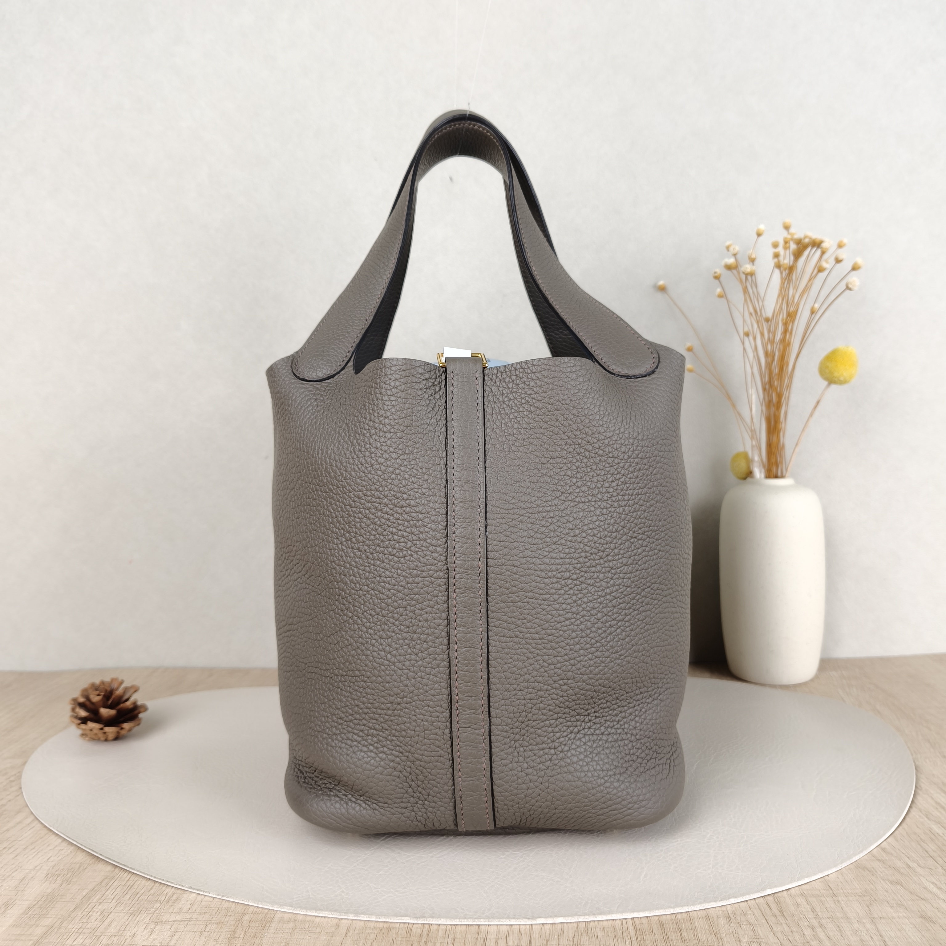 Hermès Top Handle Bag Picotin Lock 22 228F Taurillon Clemence TC Calfskin Medium22 × 17 × 21 cm