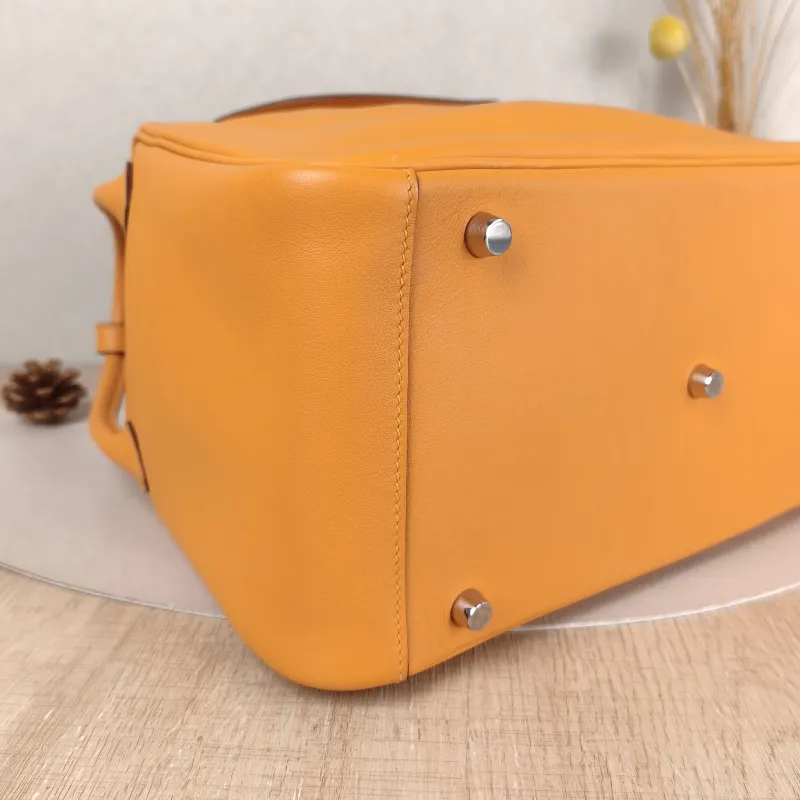 Hermès Crossbody Bag Lindy 30 Taurillon Clemence TC Calfskin 30 30 × 15 × 19 cm D — detail view 8 of 11