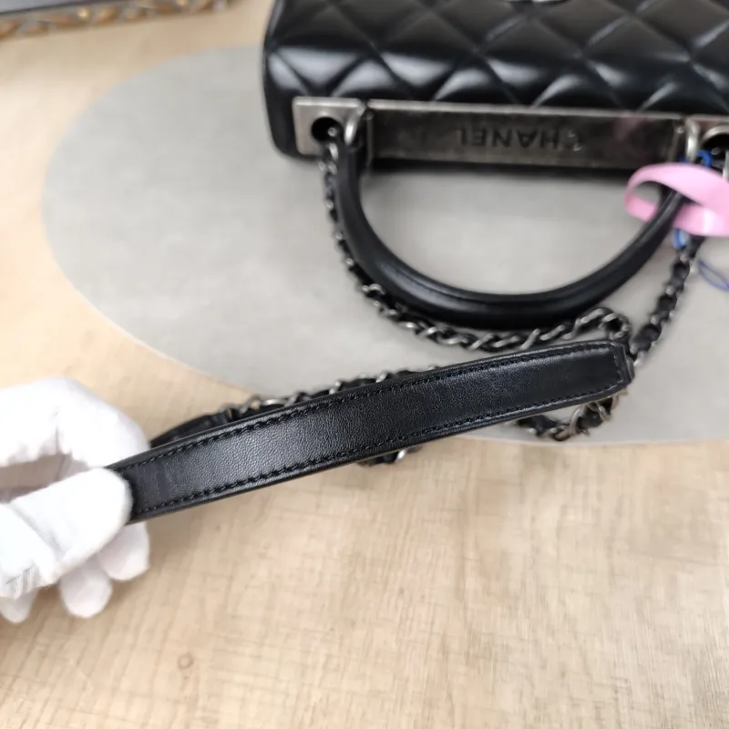 Chanel Crossbody Bag Trendy CC Black Lambskin Small25 × 12 × 17 cm — detail view 14 of 23