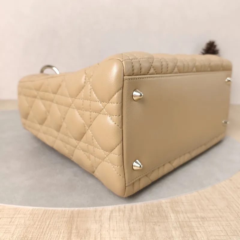 DIOR Top Handle Bag Lady Lady Dior Bag Lambskin Medium24 × 12 × 21 cm — detail view 8 of 16