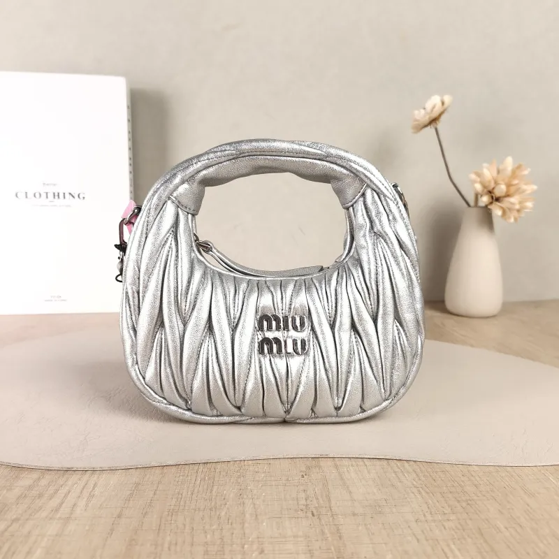 Miumiu Shoulder Bag Wander Matelassé Hobo Silver Lambskinmini17.5 × 5.5 × 14 cm