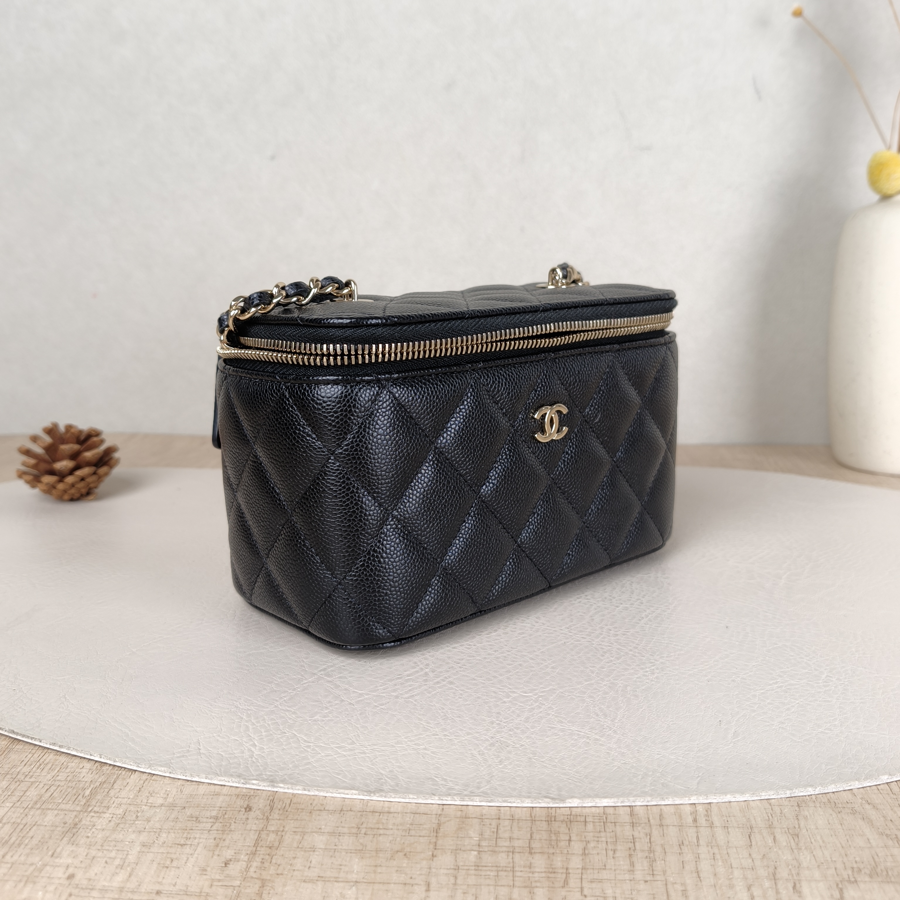 Chanel Crossbody Bag Edition Black Grained Calfskin One Size16 × 8 × 9.5 cm — cover view 4 of 5