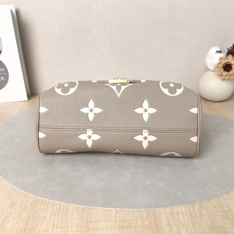 Louis Vuitton Crossbody Bag Favorite Empreinte Embossed Calfskin Medium24 × 9 × 14 cm — cover view 4 of 5