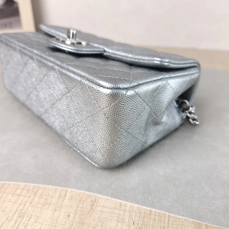 Chanel Crossbody Bag mini Silver Grained Calfskin mini 20 × 6 × 12 cm 30 — detail view 11 of 14