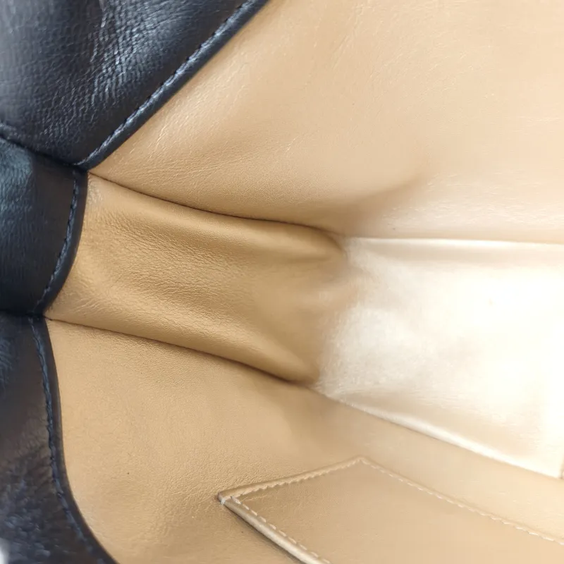 Chanel Shoulder Bag hobo Black Lambskin One Size 19 × 8 × 17 cm — detail view 9 of 12