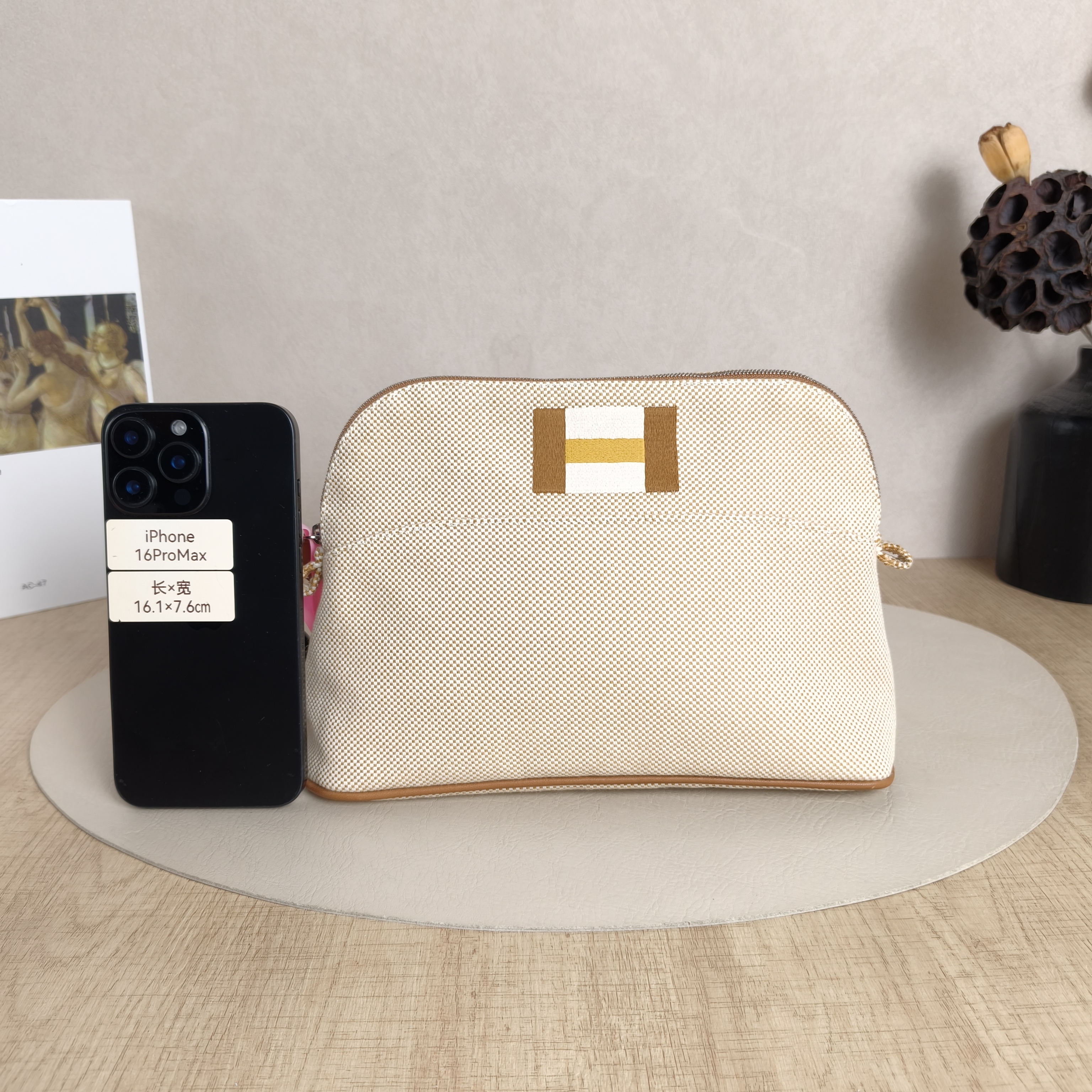 Hermès Clutch Clutch Canvas One Size25 × 9 × 17 cm — cover view 2 of 5