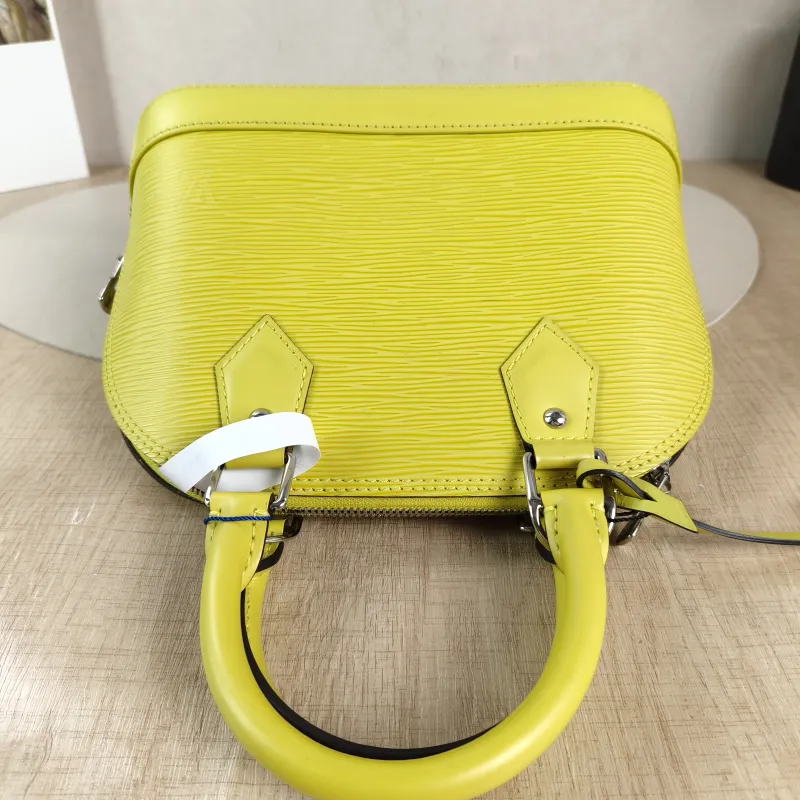 Louis Vuitton Top Handle Bag Alma Medium — detail view 9 of 10