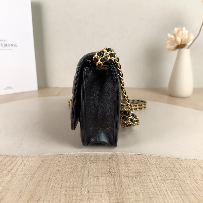 Chanel Shoulder Bag cf Black Lambskin 19 × 4.5 × 12 cm Microchip Edition — detail view 8 of 13