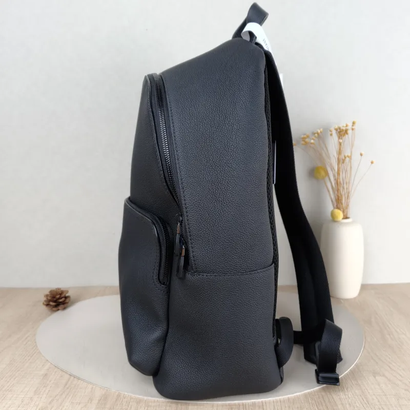 Louis Vuitton Backpack discovery Backpack Black Calfskin 29 × 20 × 38 cm — detail view 1 of 12