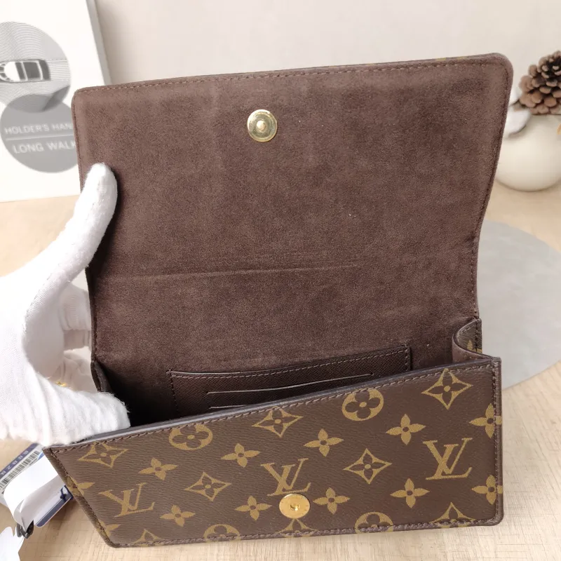 Louis Vuitton Crossbody Bag LILY Chain Bagwoc Monogram PVC One Size21 × 3.5 × 10.5 cm — detail view 2 of 15