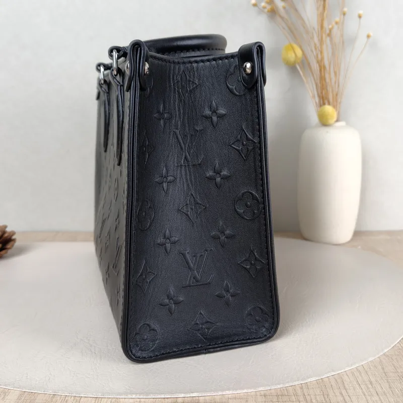Louis Vuitton Shoulder Bag Onthego Black Calfskin Small 25 × 11.5 × 19 cm Shoulder Strap — detail view 9 of 12