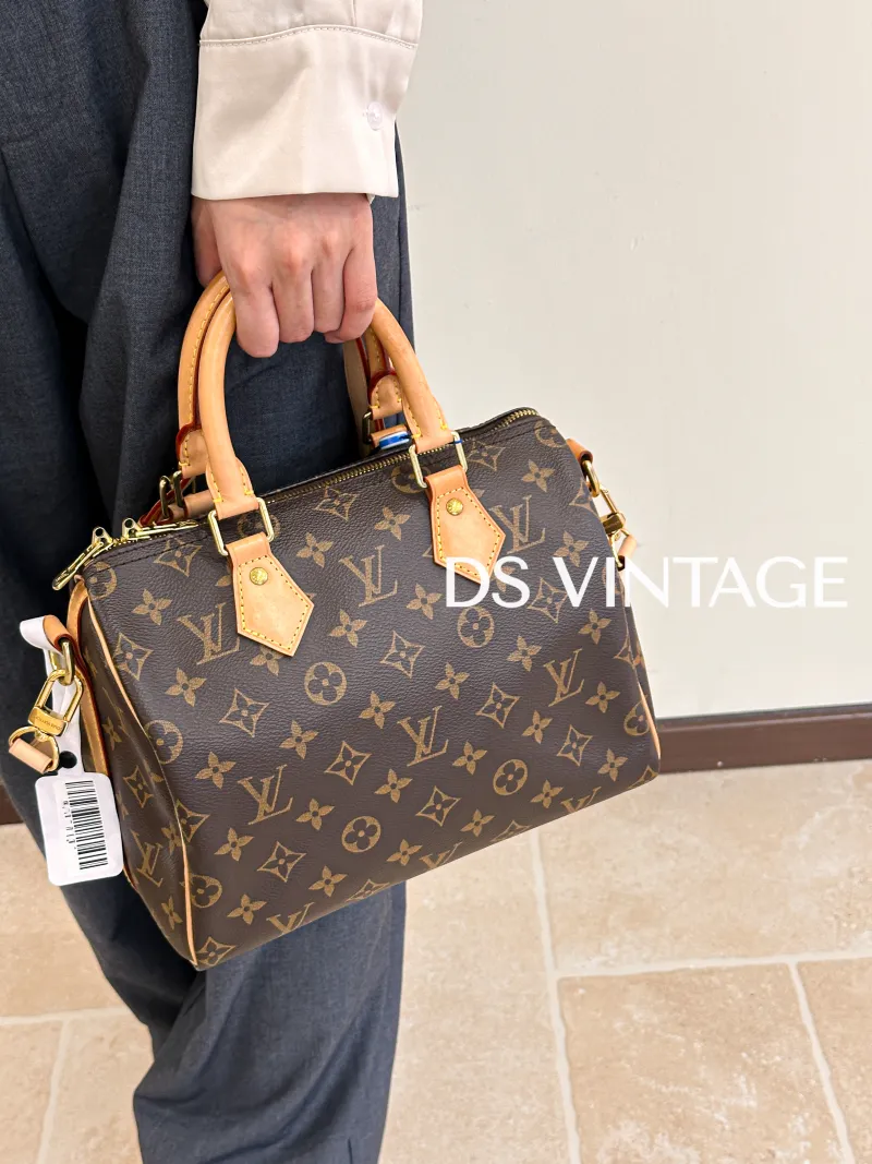 Louis Vuitton Crossbody Bag Speedy25Shoulder Strap Edition-Monogram PVC Medium25 × 15 × 19 cm — on-model view 1 of 3