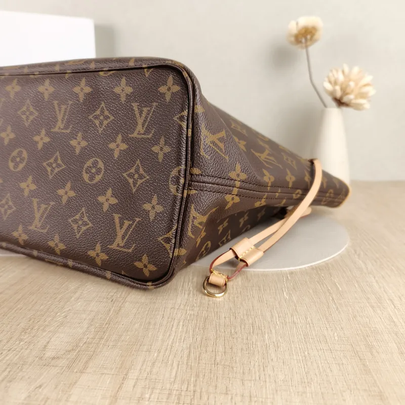 Louis Vuitton Shoulder Bag Neverfull Monogram PVC Medium 31 × 14 × 28 cm — detail view 9 of 12
