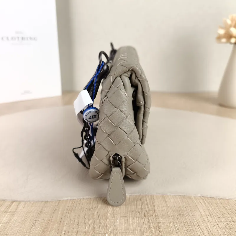 Bottega Veneta Shoulder Bag Woven Messenger Bag Grey Calfskin One Size 19 × 5 × 11 cm — detail view 3 of 9