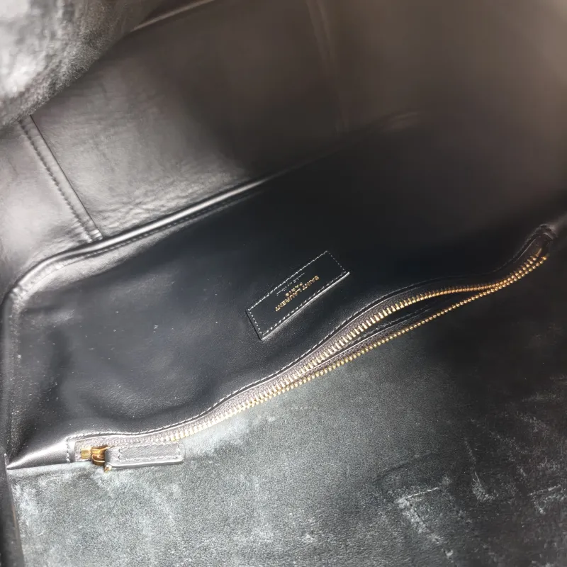 SAINT LAURENT Shoulder Bag LE 5 À 7 Hobo Black Calfskin Large 30 × 13 × 31 cm — detail view 4 of 10