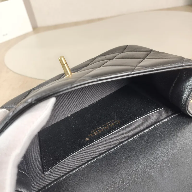 Chanel Crossbody Bag Pearl Black Calfskin Small 19 × 6 × 13 cm — detail view 4 of 13
