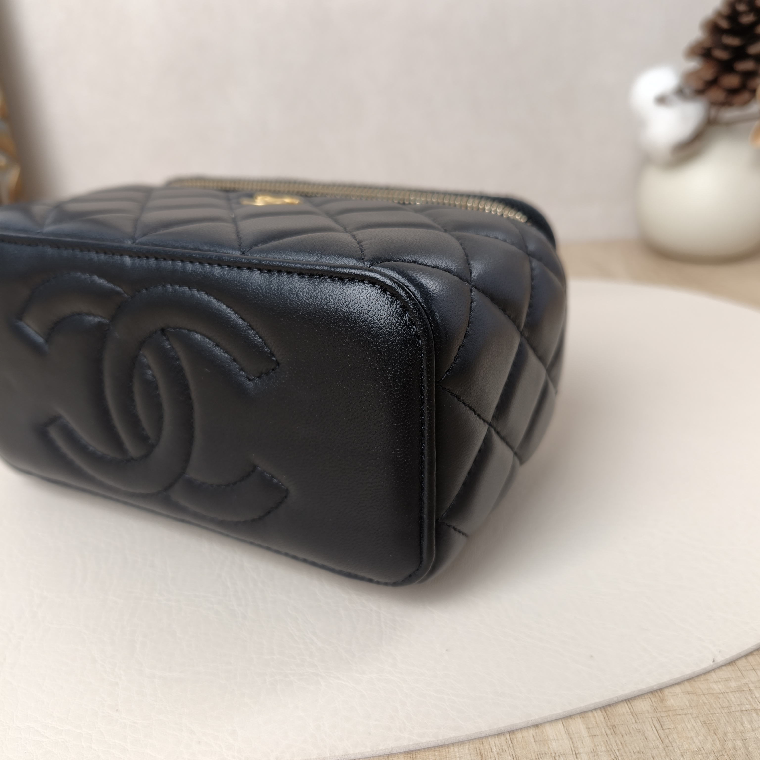Chanel Crossbody Bag Edition Black Lambskin One Size17 × 8 × 9.5 cm — cover view 10 of 10