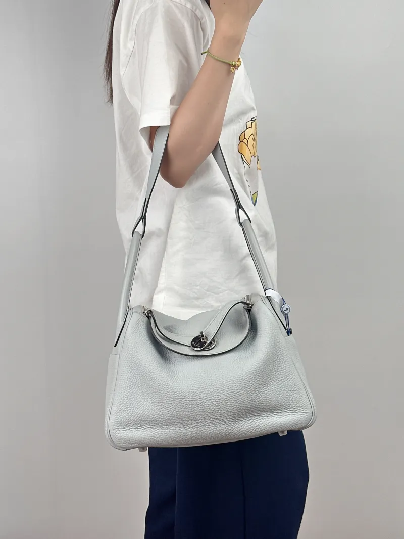 Hermès Crossbody Bag Lindy 30 Taurillon Clemence TC Calfskin One Size30 × 15 × 19 cm — on-model view 1 of 2