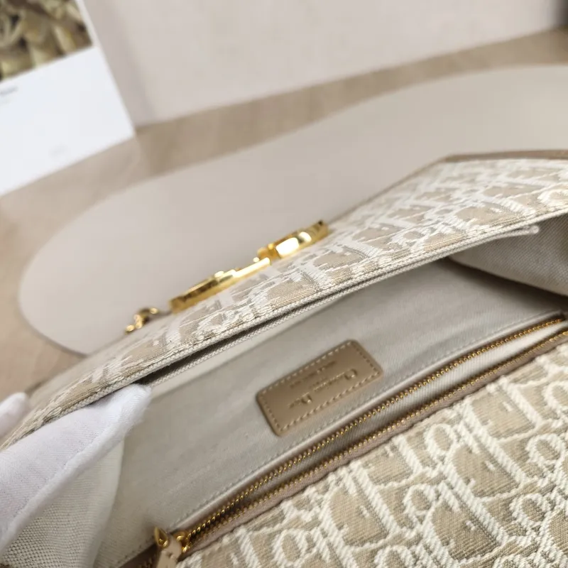 DIOR Crossbody Bag30Montaigne 30Beige Canvas Medium25 × 9 × 16.5 cm — detail view 8 of 9