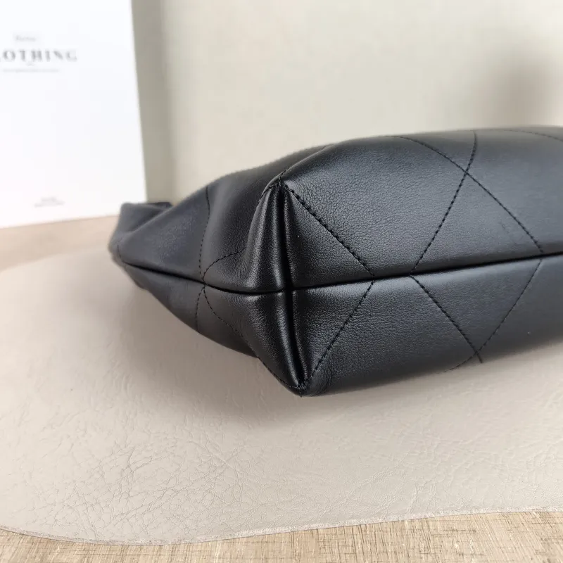 Chanel Shoulder Bag hobo Black Calfskin One Size 25 × 15 × 7.5 cm — detail view 4 of 11