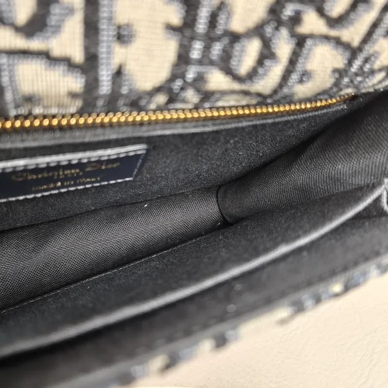 DIOR Crossbody Bag30Montaigne 30 Edition Canvas Medium25 × 9 × 16.5 cm — detail view 1 of 13