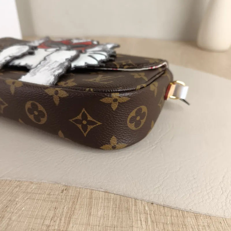 Louis Vuitton Crossbody Bag IVY Monogram PVC Small 23.5 × 4.3 × 12 cm — detail view 7 of 11
