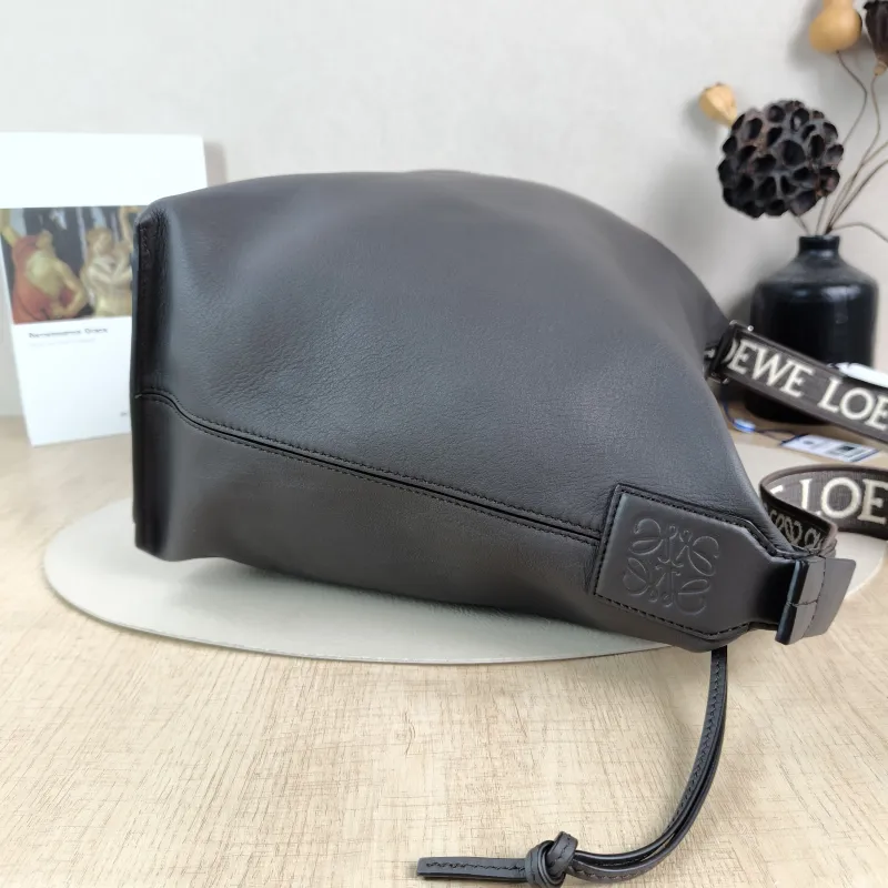 LOEWE Crossbody Bagcubi Crossbody Bag Grey Calfskin One Size44 × 18 × 30 cm — detail view 6 of 10