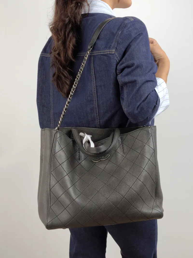 Chanel Shoulder Bag Tote Bag Black Grained Calfskin 33 × 14 × 26 cm — on-model view 1 of 2