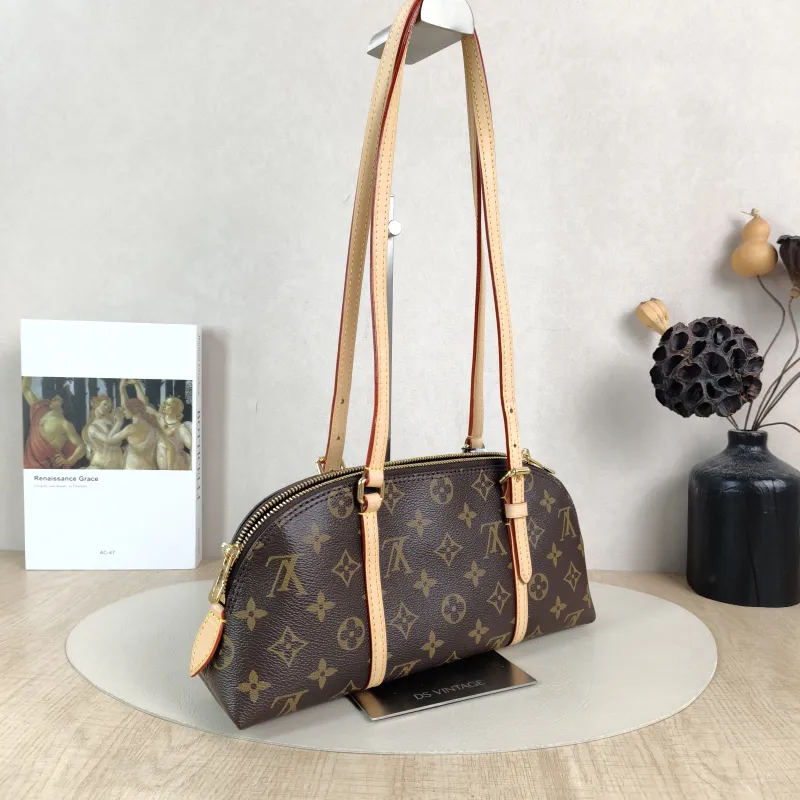 Louis Vuitton Shoulder Bag Squire East West Monogram PVC One Size29 × 8 × 14 cm — cover view 4 of 6