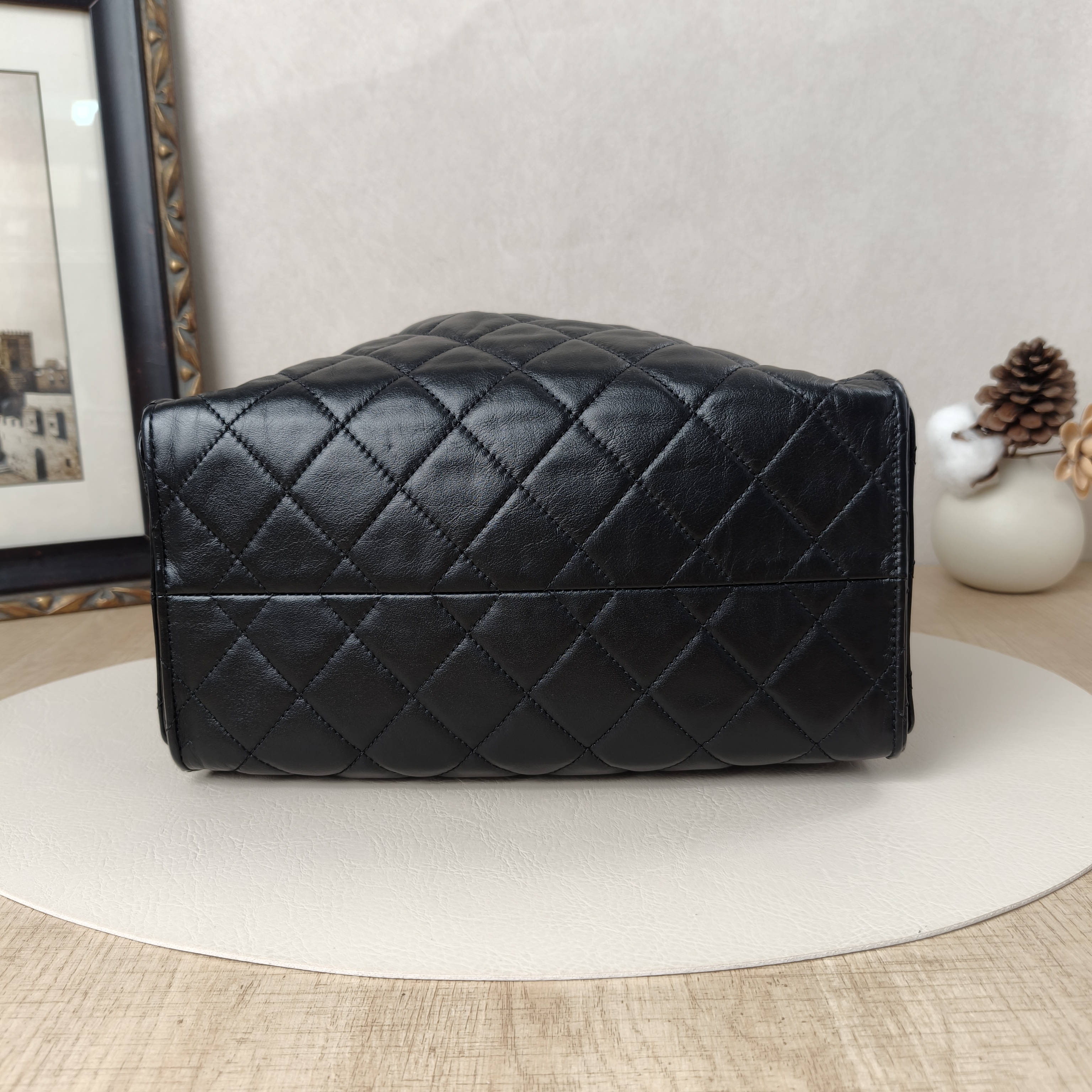 Chanel Shoulder Bag25Bag Black Calfskin Small26 × 14 × 30 cm — cover view 7 of 9