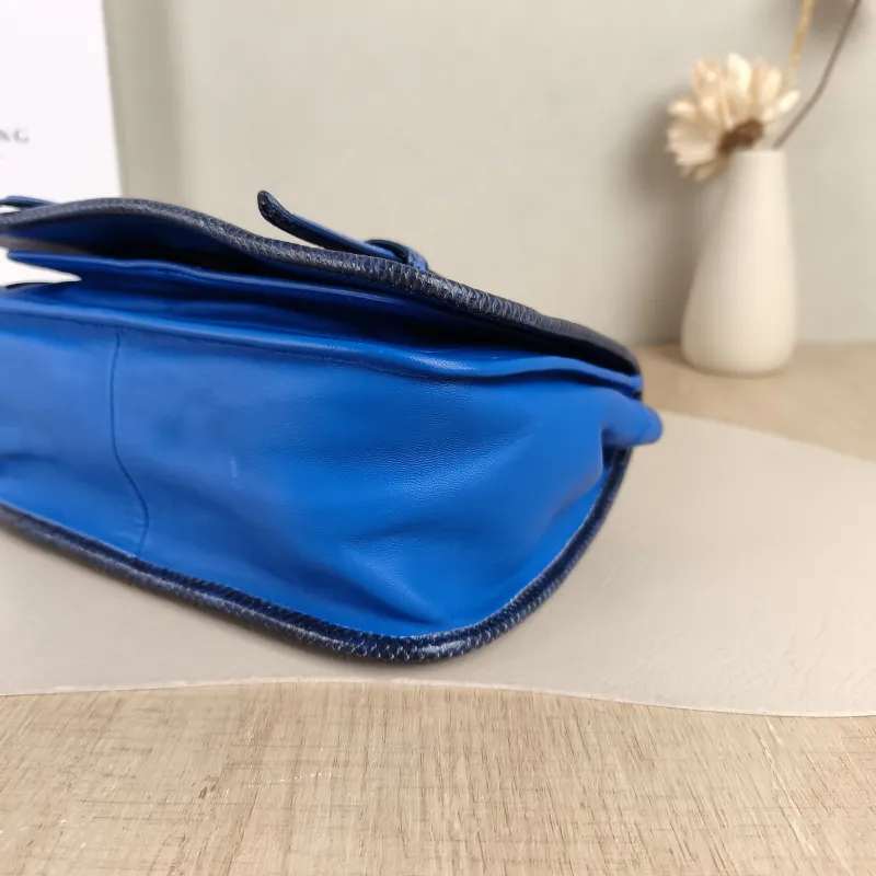 Bottega Veneta Shoulder Bag Woven Messenger Bag Blue Lambskin One Size22 × 7 × 16 cm — detail view 2 of 11