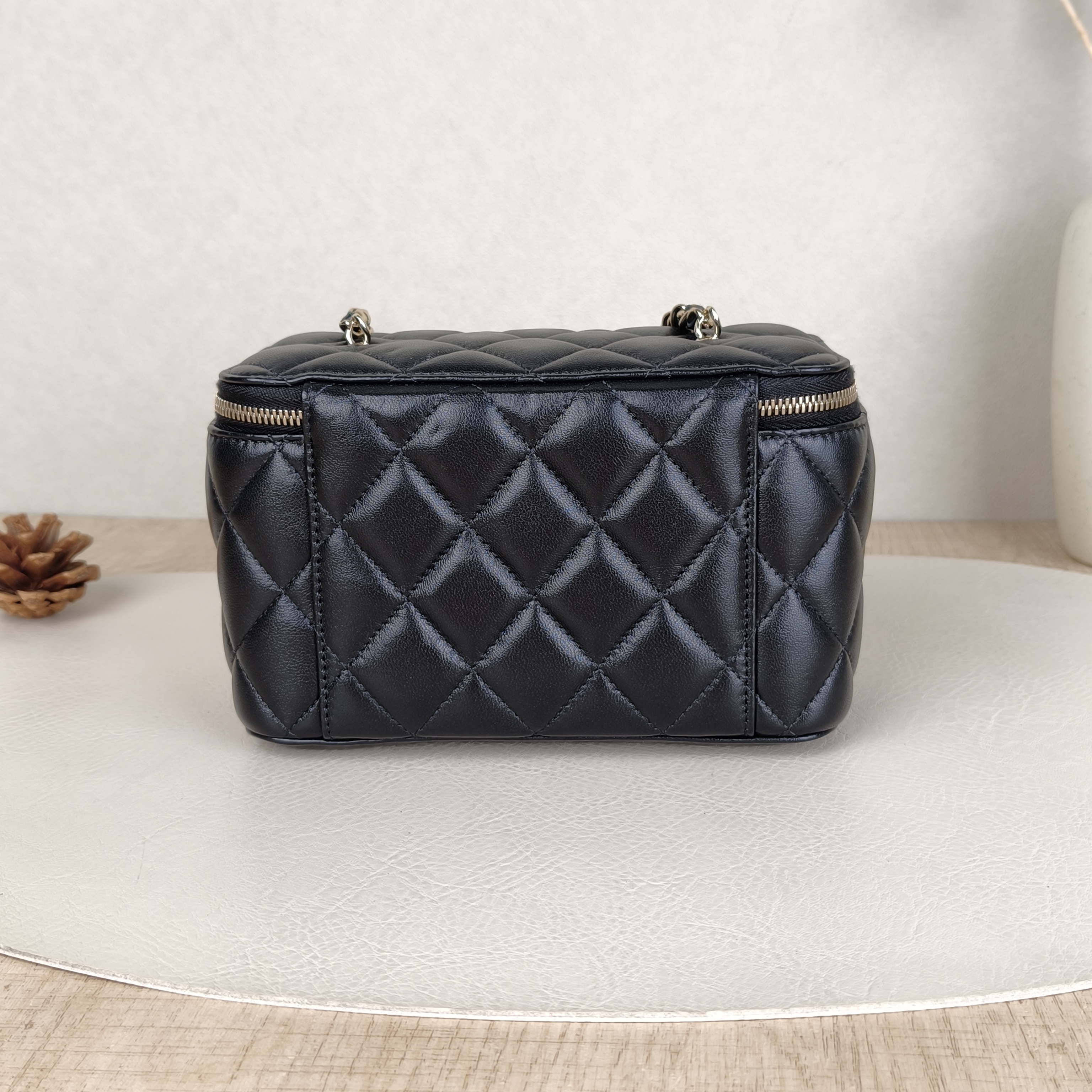 Chanel Crossbody Bag Edition Black Lambskin One Size17 × 8 × 9.5 cm — cover view 4 of 5