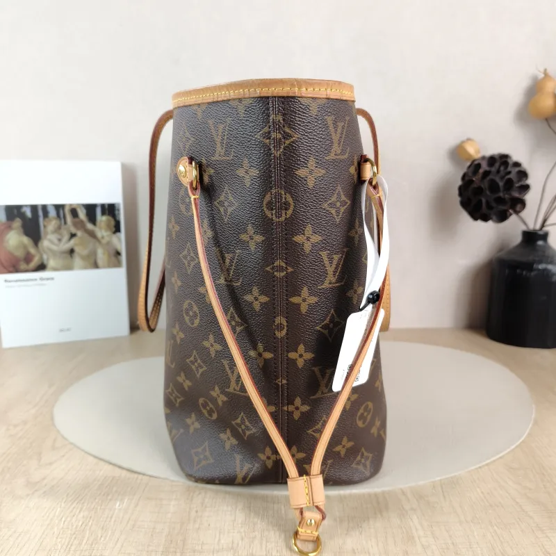 Louis Vuitton Shoulder Bag Neverfull Monogram PVC Medium 31 × 14 × 28 cm — detail view 8 of 12