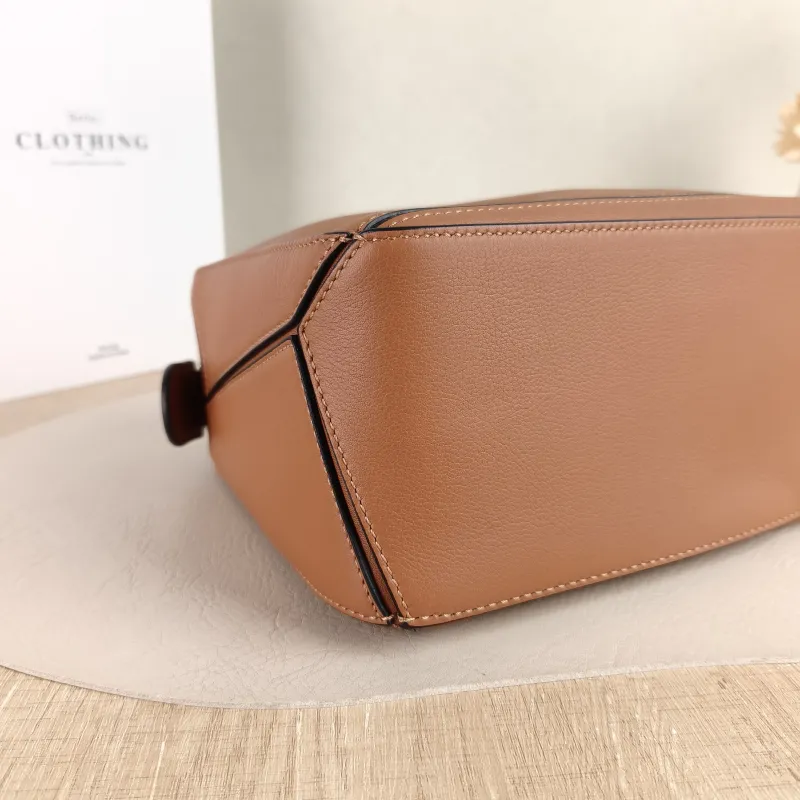 LOEWE Crossbody Bag Puzzle Caramel CC alfskin Small 24 × 10.5 × 16.5 cm — detail view 4 of 13