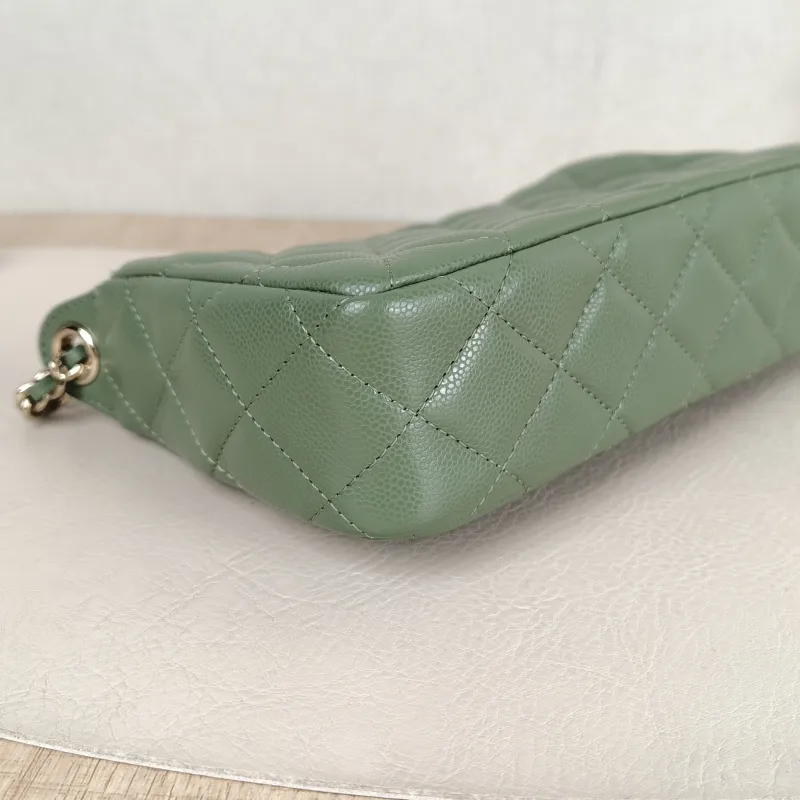 Chanel Crossbody Bag Green Grained Calfskin One Size 21 × 5 × 12 cm — detail view 5 of 12