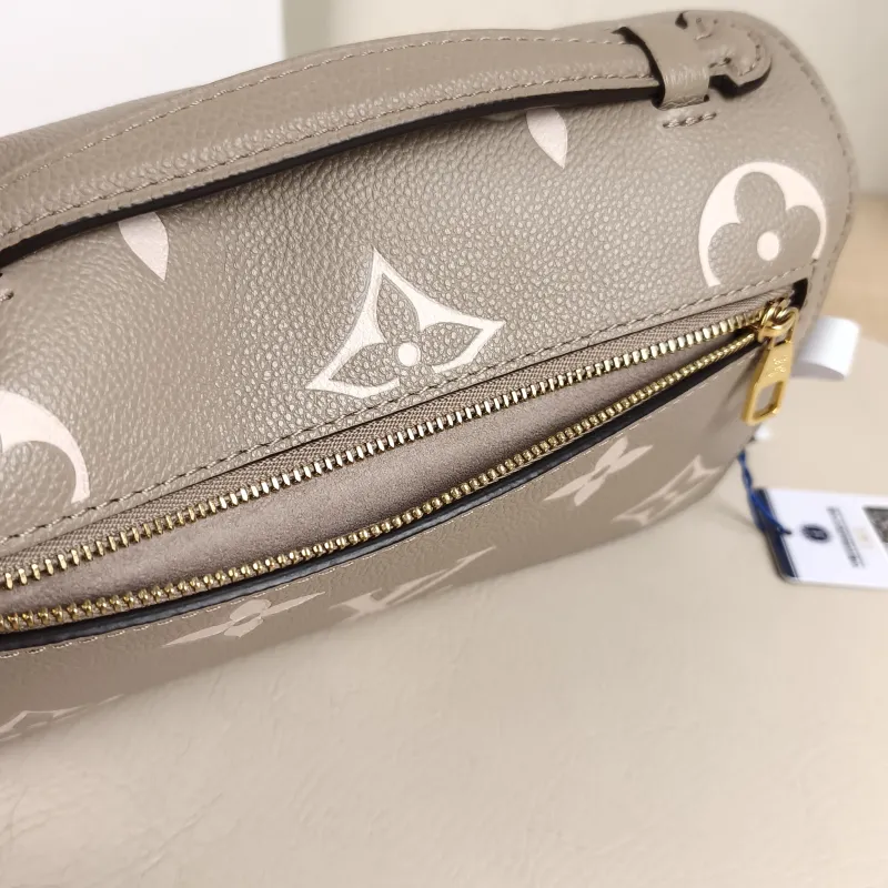 Louis Vuitton Crossbody Bag Pochette Métis East West Empreinte Embossed Calfskin Small21.5 × 6 × 13.5 cm — detail view 4 of 12