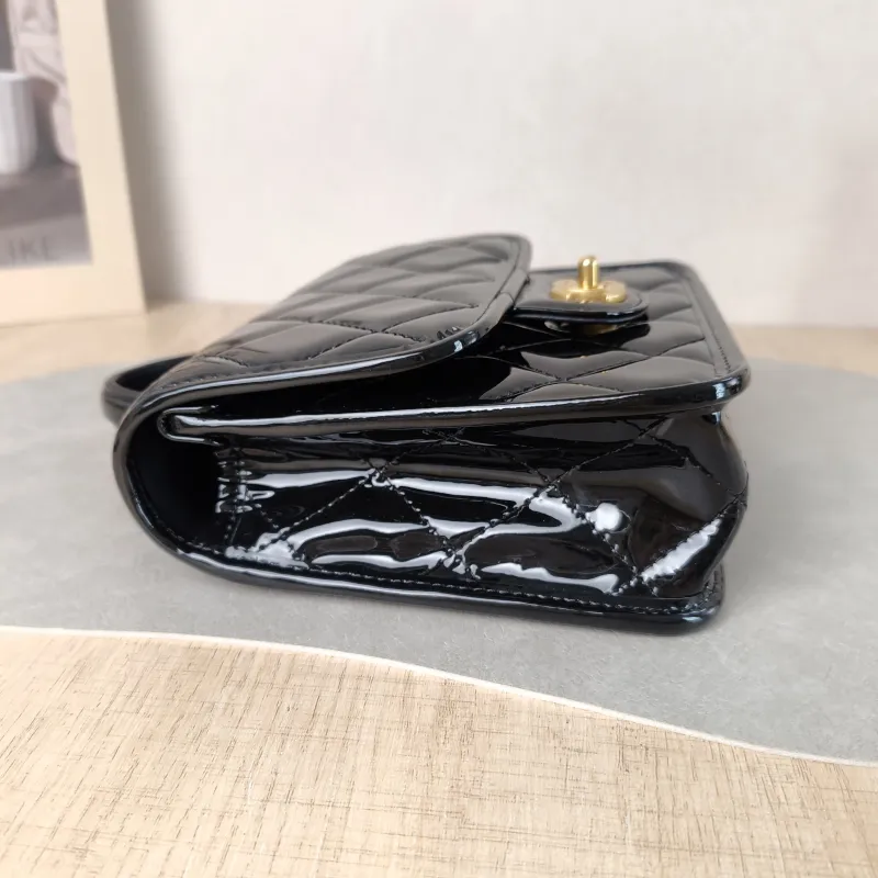 Chanel Crossbody Bag 22k Messenger Bag — detail view 4 of 11